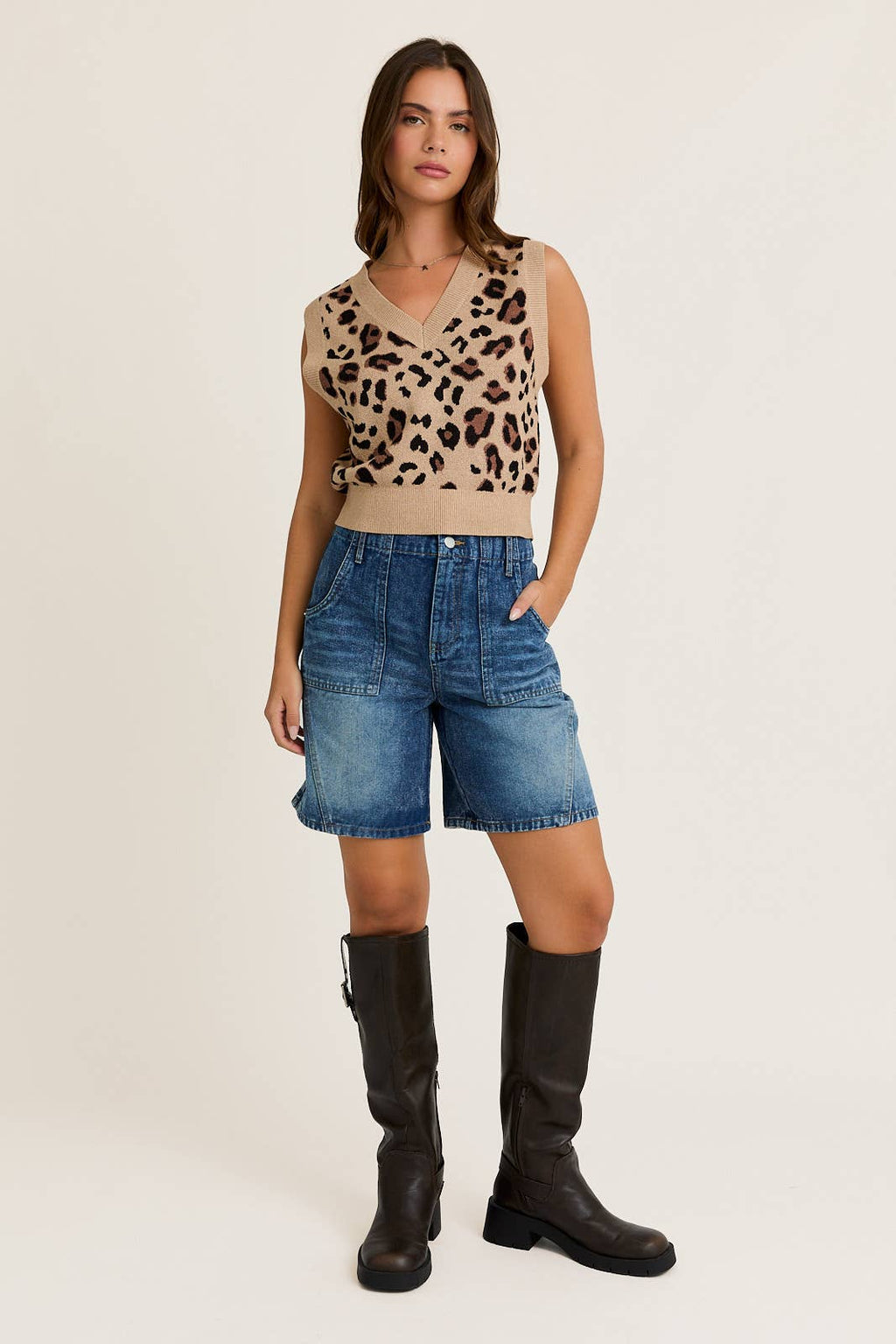 Sleeveless V-Neck Leopard Printed Crop Sweater Top